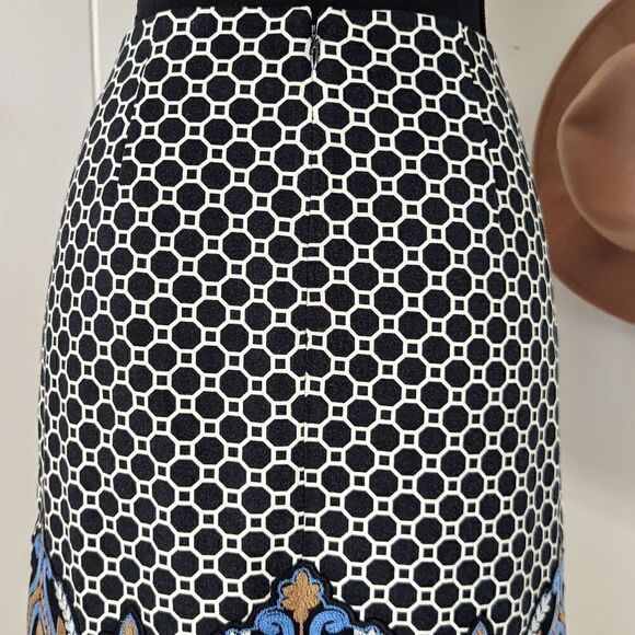 J. McLaughlin Honeycomb Embroidered Skirt 4 Bees Floral Boho Preppy Fairycore - Picture 8 of 10